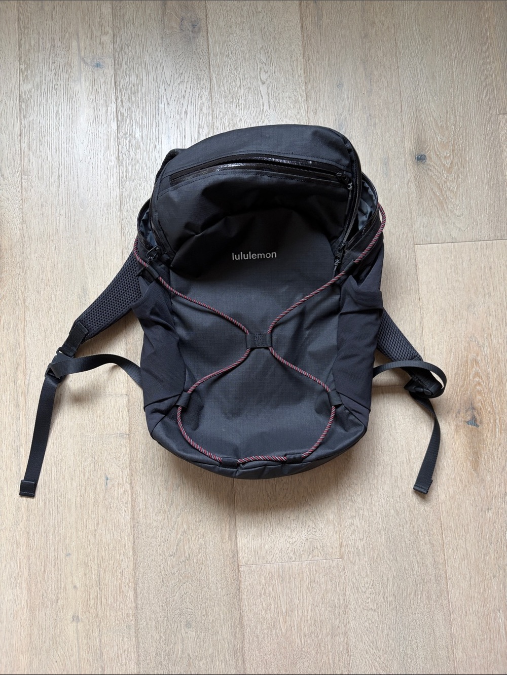 EUC ripstop paracord backpack 20 L black/lulu red lululemon